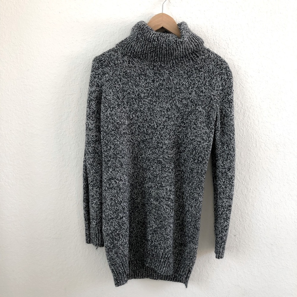 {Forever 21} B/W Crowl Turtleneck Sweater